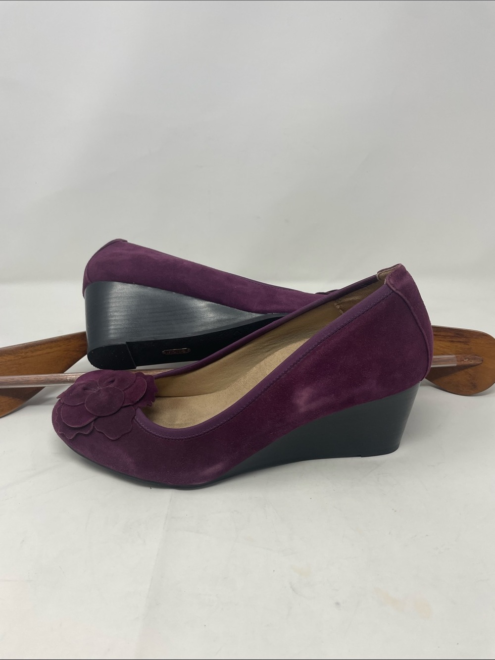 Vionic Plum Suede-Like Wedged Heel Pump Size 10 Excellent Condition - Picture 7 of 15